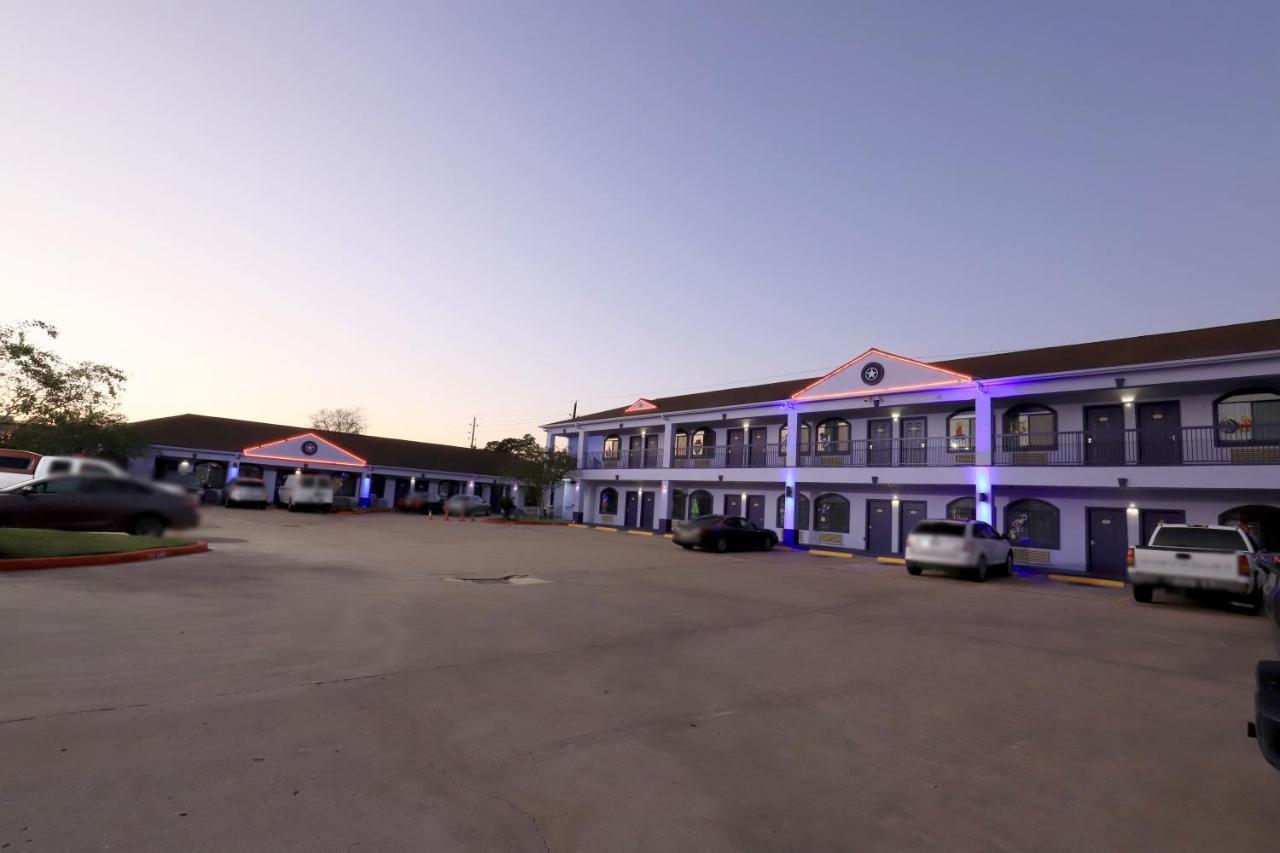 Scottish Inn And Suites Houston-Jones Road Exterior photo