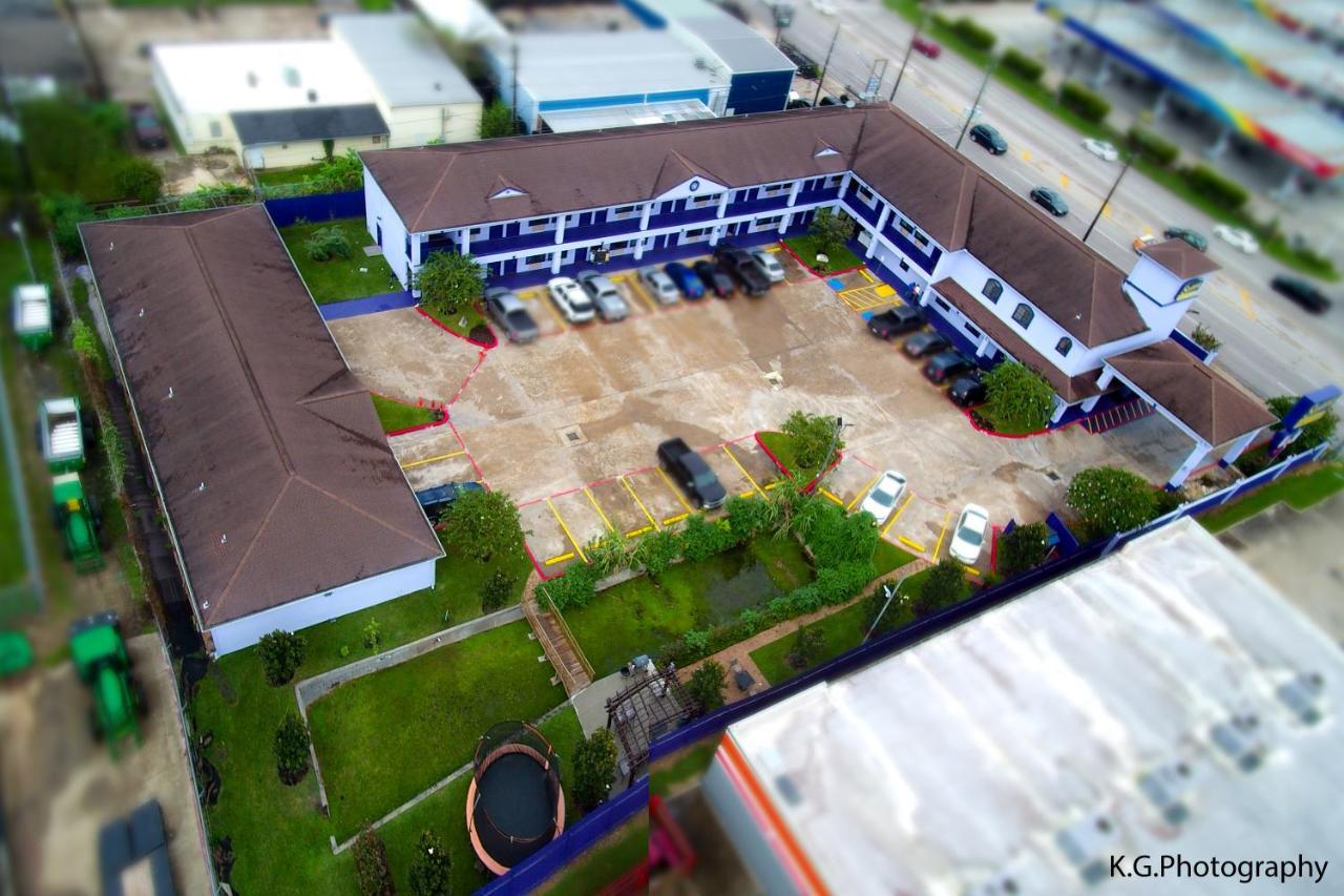 Scottish Inn And Suites Houston-Jones Road Exterior photo