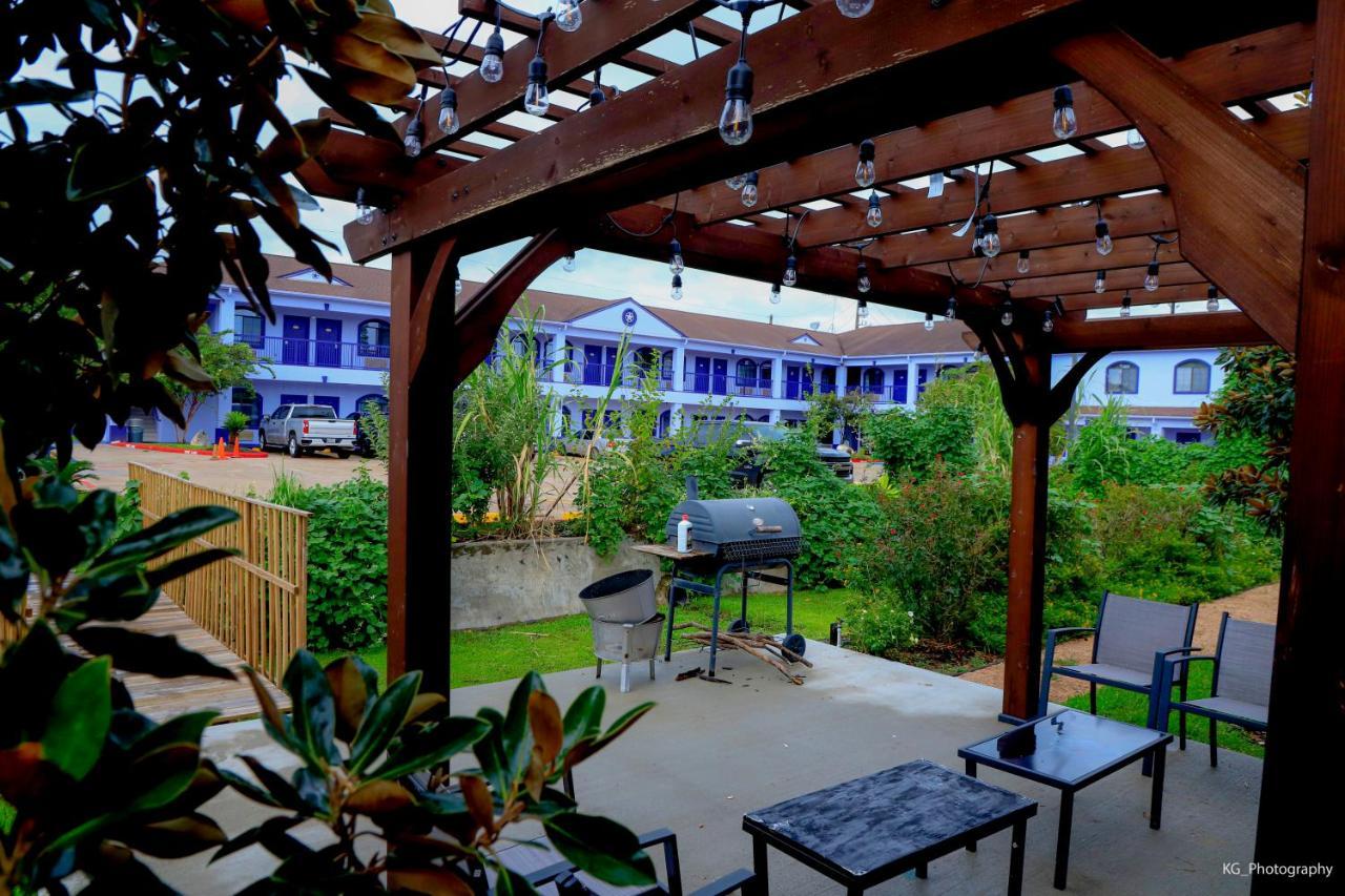 Scottish Inn And Suites Houston-Jones Road Exterior photo