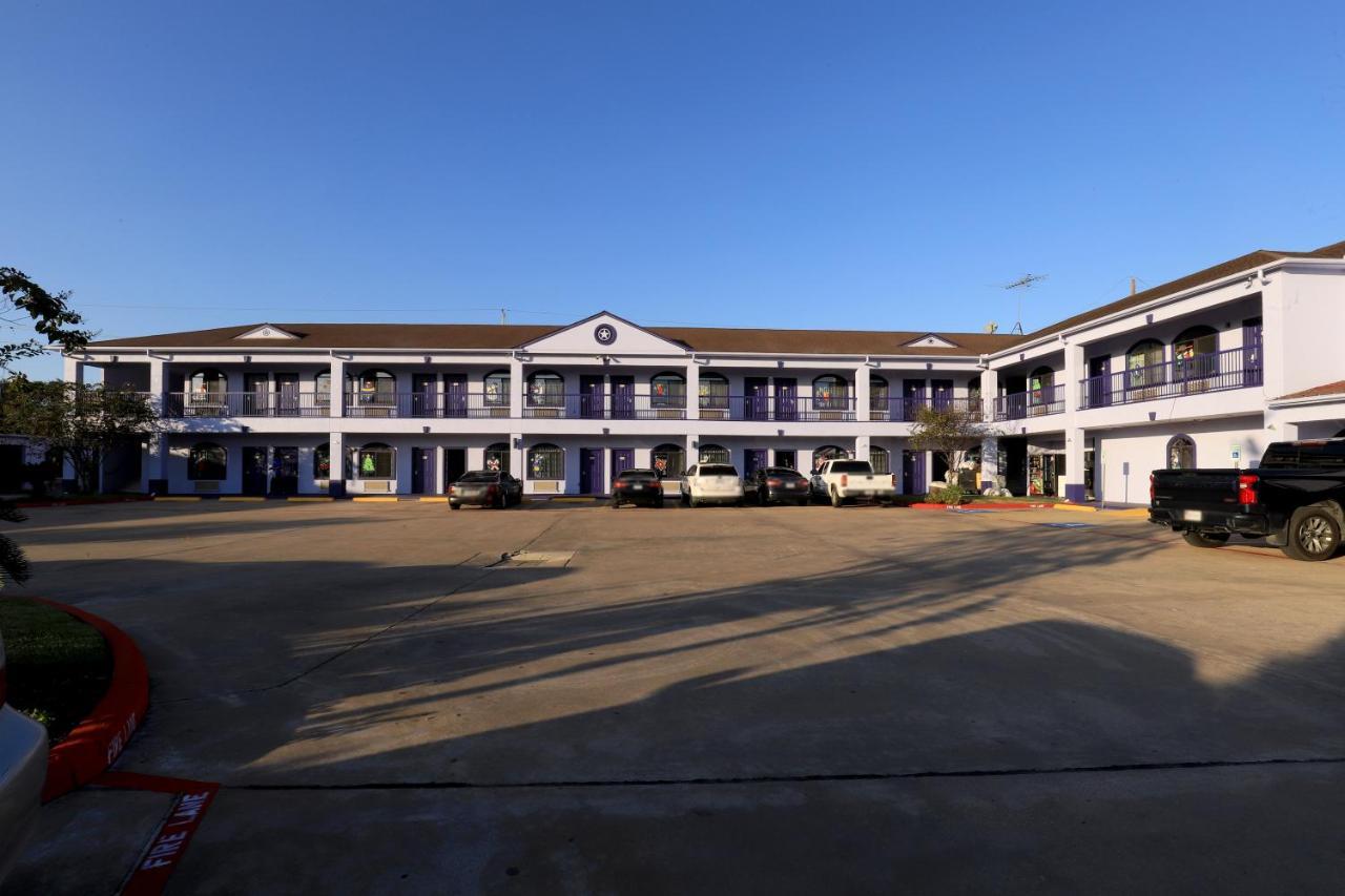 Scottish Inn And Suites Houston-Jones Road Exterior photo