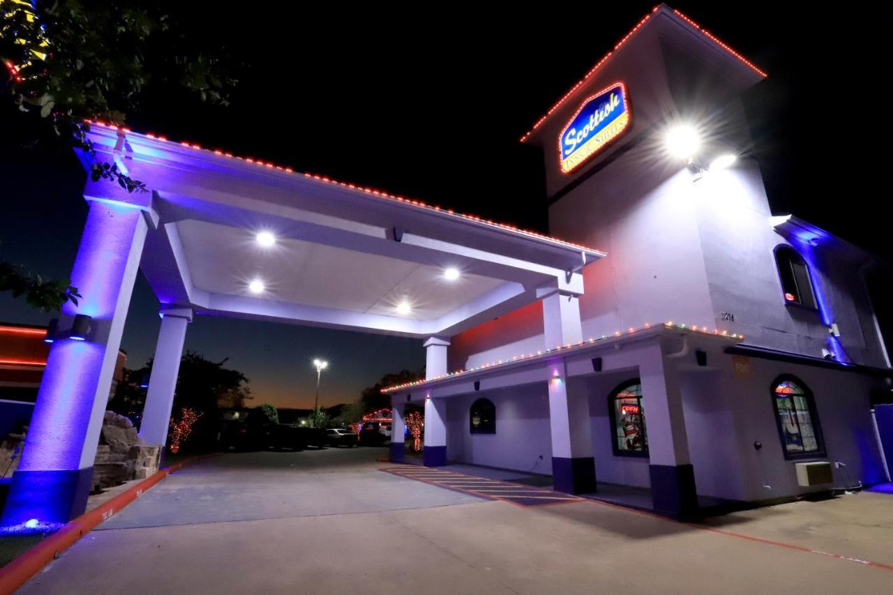 Scottish Inn And Suites Houston-Jones Road Exterior photo