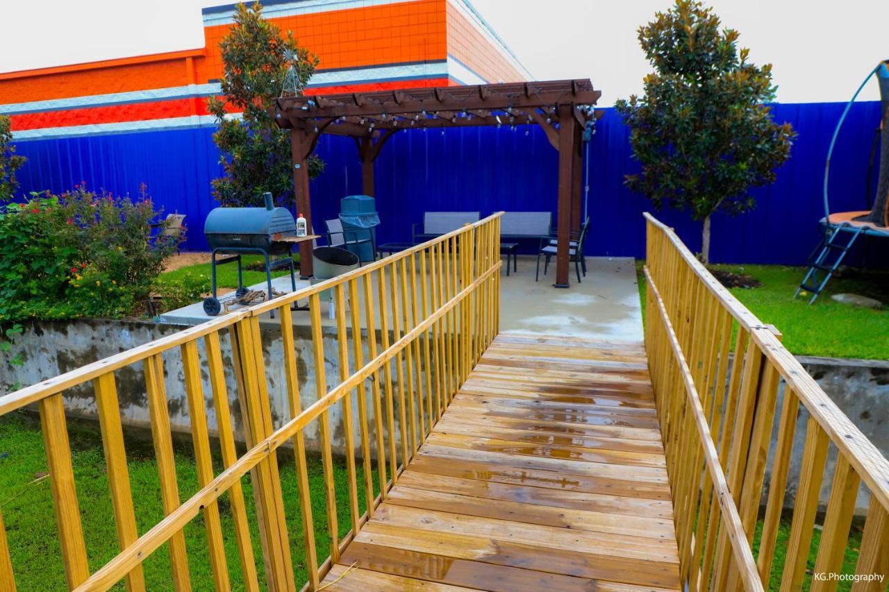 Scottish Inn And Suites Houston-Jones Road Exterior photo
