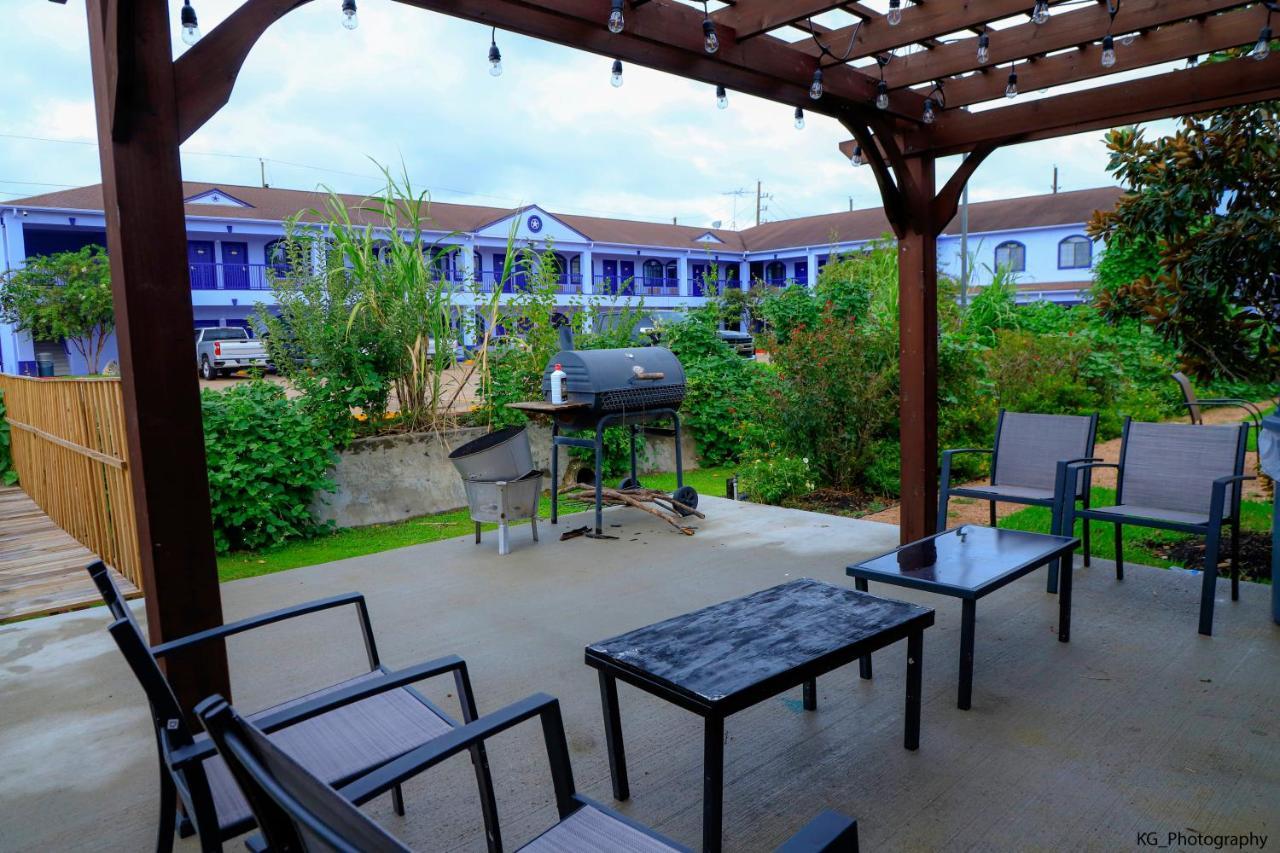 Scottish Inn And Suites Houston-Jones Road Exterior photo
