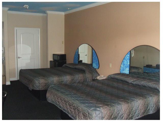 Scottish Inn And Suites Houston-Jones Road Room photo